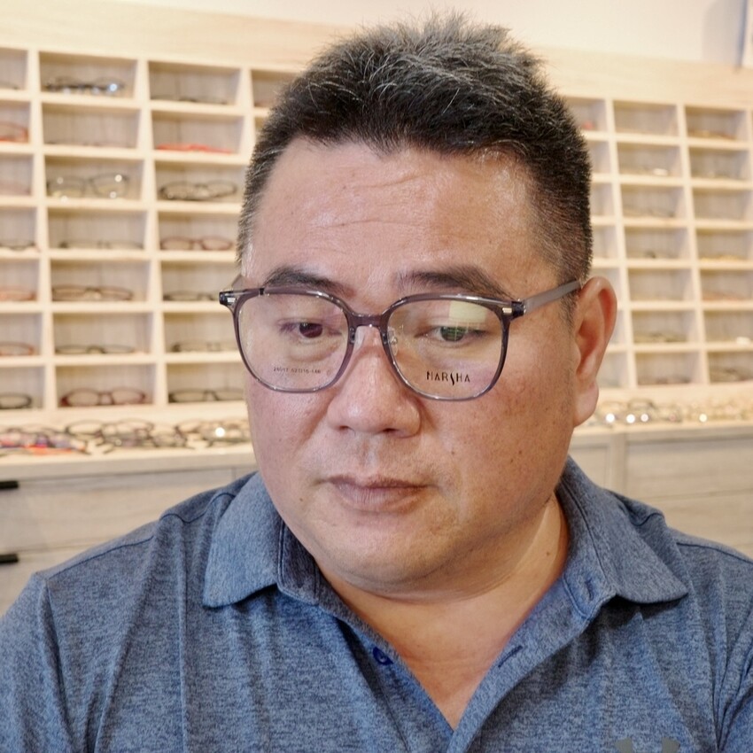【台南配鏡推薦】多焦變色鏡片配到好只要3980元｜伍佰眼鏡臨