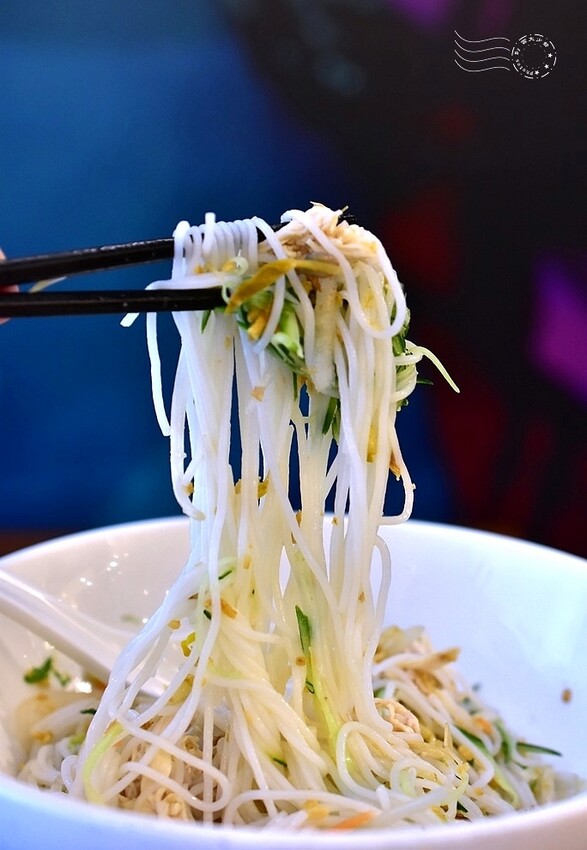 涼拌鮮嫩雞絲米線 涼拌鮮嫩雞絲米線