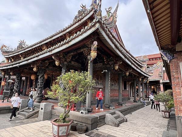 台北漫遊【大龍峒保安宮】慢走在紅磚古厝中，感受老台北的韻味