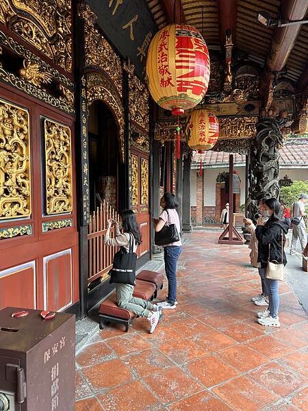 台北漫遊【大龍峒保安宮】慢走在紅磚古厝中，感受老台北的韻味