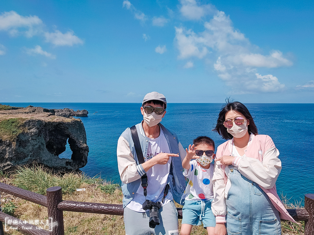 日本沖繩必訪景點！沖繩萬座毛象鼻岩，壯麗海岸線與遼闊草地一次滿足。