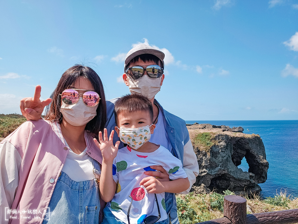 日本沖繩必訪景點！沖繩萬座毛象鼻岩，壯麗海岸線與遼闊草地一次滿足。