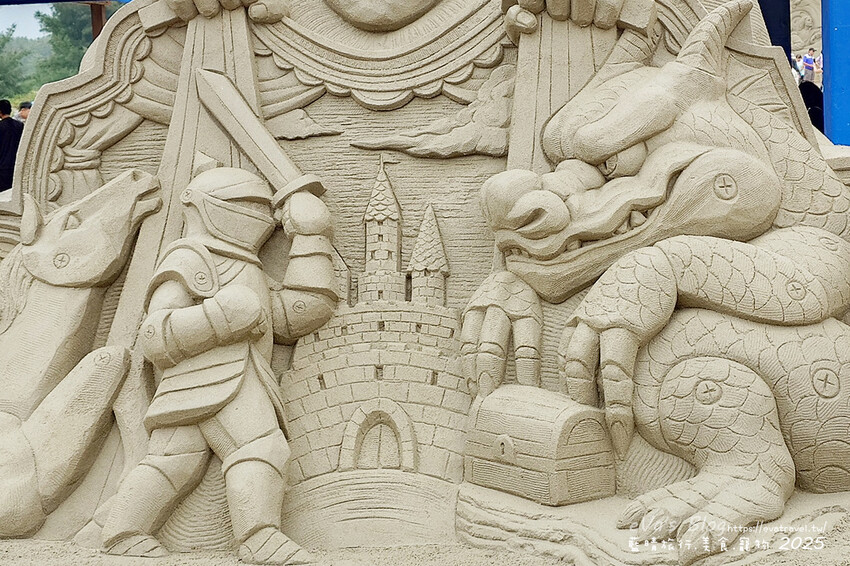 苗栗縣通霄鎮【2025通霄沙雕藝術節】通霄海水浴場｜永續和平主題免費入場，一起逍遙沙城賞沙雕、玩海灘。苗栗海邊