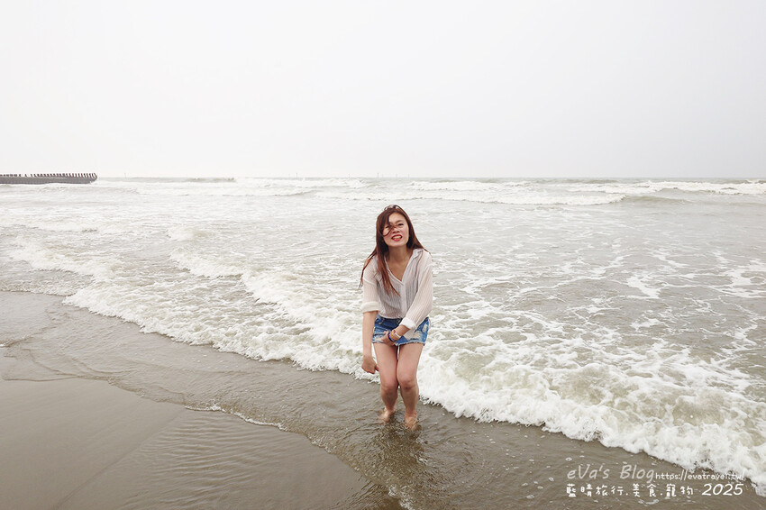 苗栗縣通霄鎮【2025通霄沙雕藝術節】通霄海水浴場｜永續和平主題免費入場，一起逍遙沙城賞沙雕、玩海灘。苗栗海邊