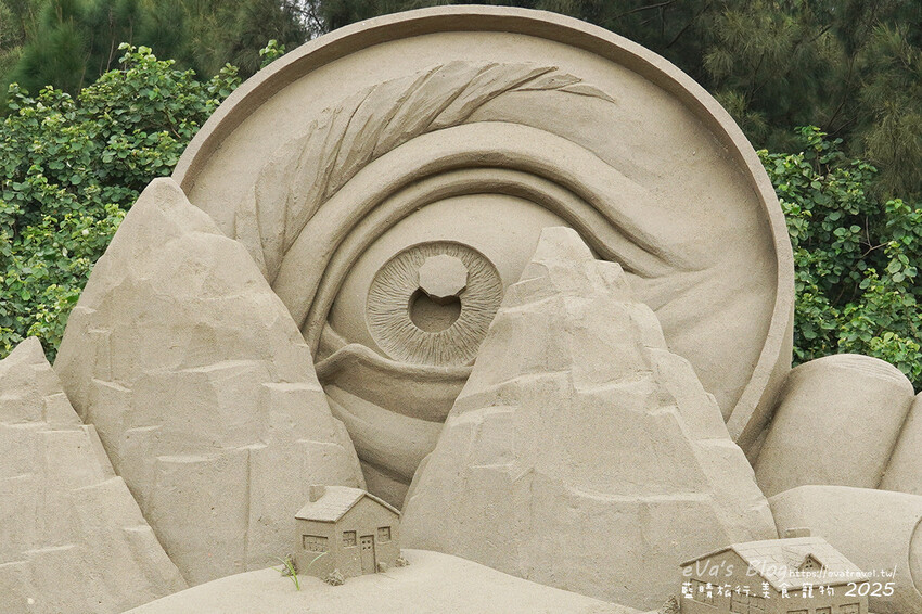 苗栗縣通霄鎮【2025通霄沙雕藝術節】通霄海水浴場｜永續和平主題免費入場，一起逍遙沙城賞沙雕、玩海灘。苗栗海邊