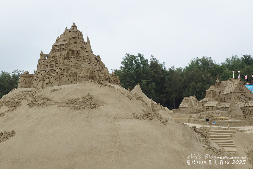 苗栗縣通霄鎮【2025通霄沙雕藝術節】通霄海水浴場｜永續和平主題免費入場，一起逍遙沙城賞沙雕、玩海灘。苗栗海邊