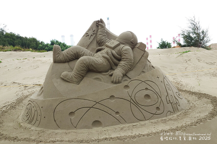 苗栗縣通霄鎮【2025通霄沙雕藝術節】通霄海水浴場｜永續和平主題免費入場，一起逍遙沙城賞沙雕、玩海灘。苗栗海邊
