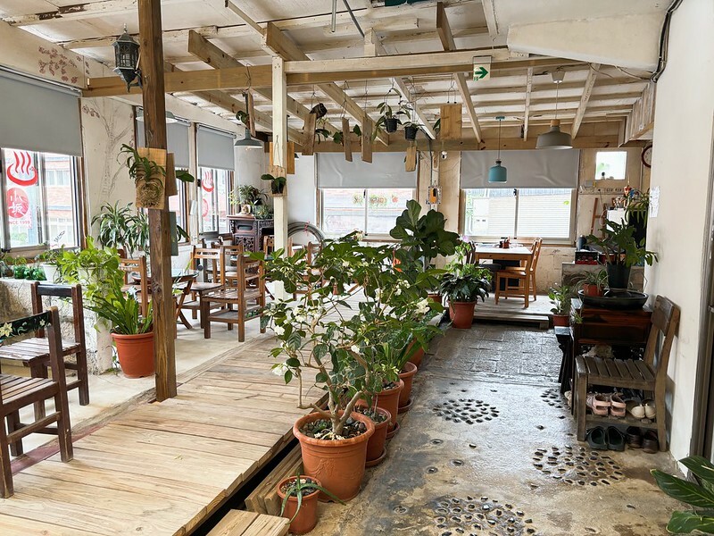 新北萬里泡湯｜小坂溫泉：家庭湯屋空間超大，乳白色硫磺泉很舒服，還能喝熱茶超讚！