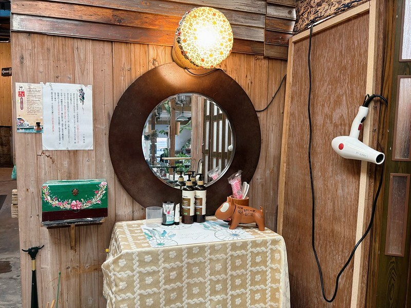 新北萬里泡湯｜小坂溫泉：家庭湯屋空間超大，乳白色硫磺泉很舒服，還能喝熱茶超讚！