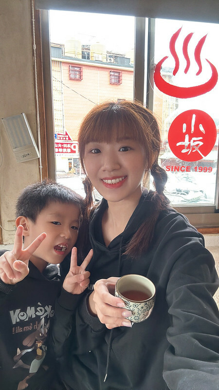 新北萬里泡湯｜小坂溫泉：家庭湯屋空間超大，乳白色硫磺泉很舒服，還能喝熱茶超讚！