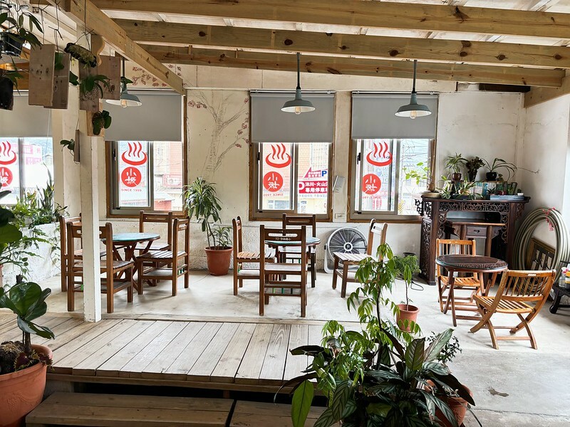 新北萬里泡湯｜小坂溫泉：家庭湯屋空間超大，乳白色硫磺泉很舒服，還能喝熱茶超讚！