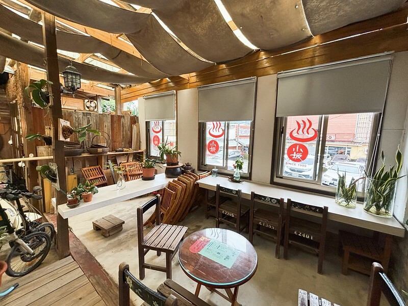 新北萬里泡湯｜小坂溫泉：家庭湯屋空間超大，乳白色硫磺泉很舒服，還能喝熱茶超讚！