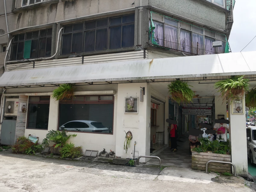 好貳咖啡 x 熊空茶作 - 近中壢中正公園的複合式咖啡廳，提供吐司/蛋餅/拌麵/飲品  *不提供訂位服務，需現場候位登記