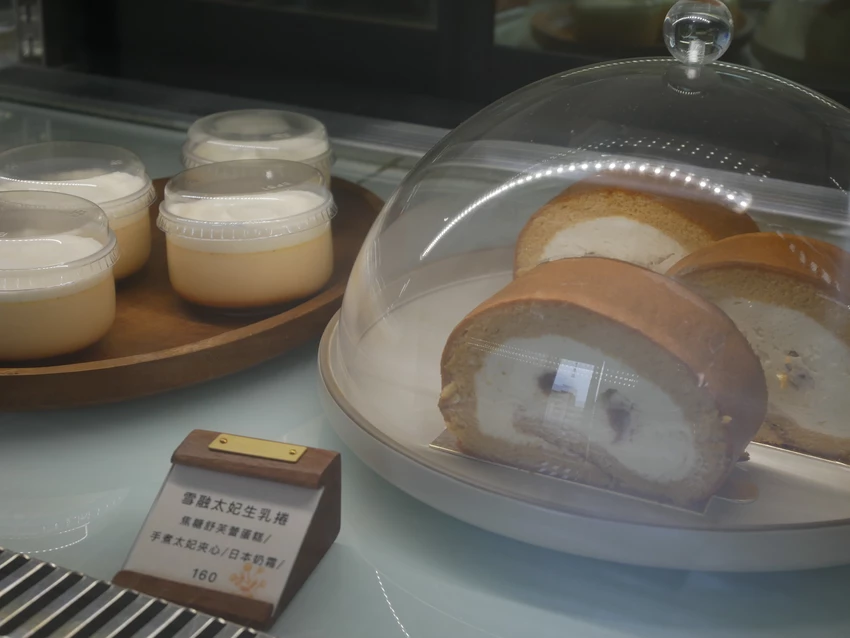 苗栗縣竹南鎮日初甜室 Richu Dessert - 提供預訂甜點/彌月蛋糕/禮盒製作/烘焙課程的甜點工作室,每月有限定開放日可以現場選購或預定甜點,推薦莎瓦琳,口味眾多又香甜(❤️ ω ❤️)