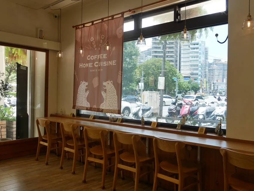 好貳咖啡 x 熊空茶作 - 近中壢中正公園的複合式咖啡廳，提供吐司/蛋餅/拌麵/飲品  *不提供訂位服務，需現場候位登記