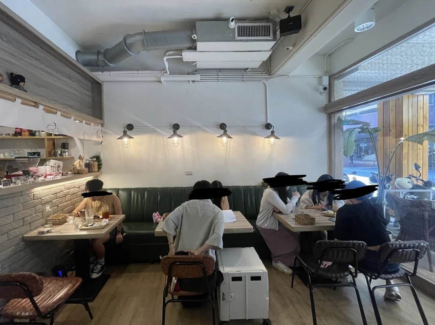 陽台terrase2号店（慈惠店）- 中壢威尼斯影城旁的日系複合式咖啡廳，必點招牌珍奶！！！ *不收服務費，低消一人一杯飲品╰(*°▽°*)╯
