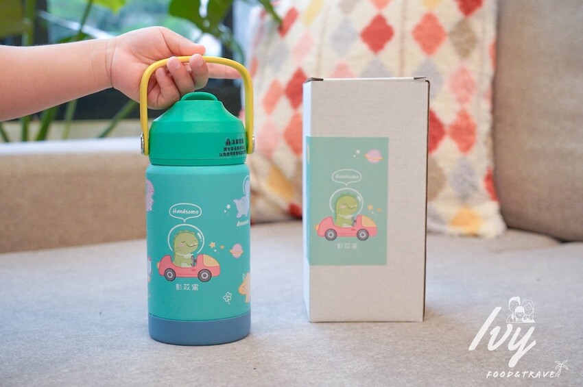 幼兒園防水姓名貼推薦「作伴zuobann」，耐高溫防水姓名貼、保溫瓶、防水衣物印章，用過都說厲害！ - 艾薇覓食趣