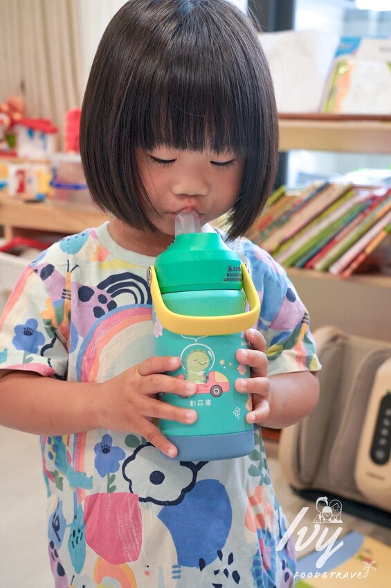 幼兒園防水姓名貼推薦「作伴zuobann」，耐高溫防水姓名貼、保溫瓶、防水衣物印章，用過都說厲害！ - 艾薇覓食趣