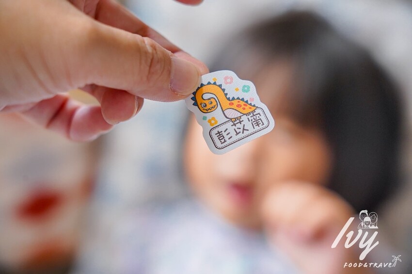 幼兒園防水姓名貼推薦「作伴zuobann」，耐高溫防水姓名貼、保溫瓶、防水衣物印章，用過都說厲害！ - 艾薇覓食趣