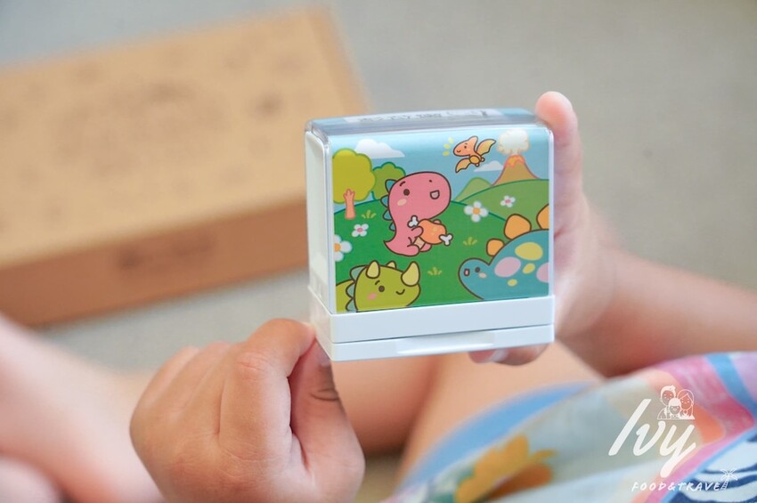 幼兒園防水姓名貼推薦「作伴zuobann」，耐高溫防水姓名貼、保溫瓶、防水衣物印章，用過都說厲害！ - 艾薇覓食趣