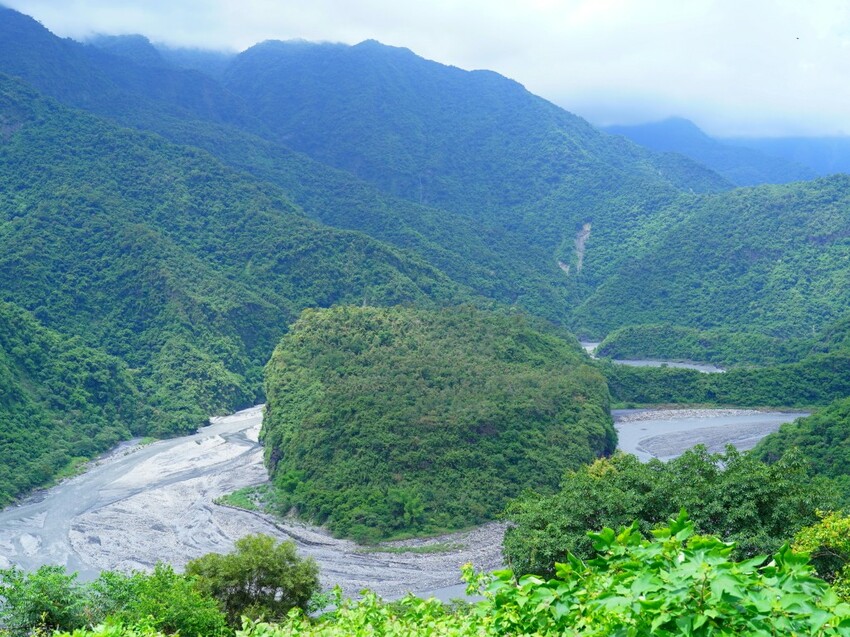 高雄市茂林區走訪多納高吊橋、小長城步道、瑪姿餐廳｜秘境景點＋原民美食全攻略！【高雄多納部落一日遊】