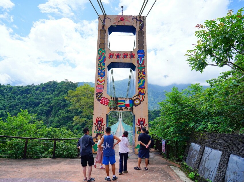 高雄市茂林區走訪多納高吊橋、小長城步道、瑪姿餐廳｜秘境景點＋原民美食全攻略！【高雄多納部落一日遊】