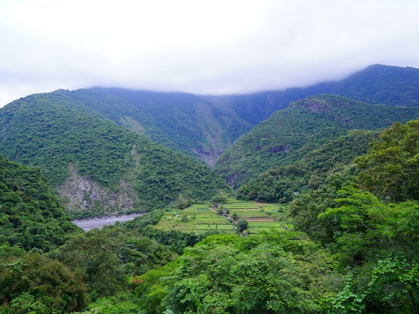 高雄市茂林區走訪多納高吊橋、小長城步道、瑪姿餐廳｜秘境景點＋原民美食全攻略！【高雄多納部落一日遊】