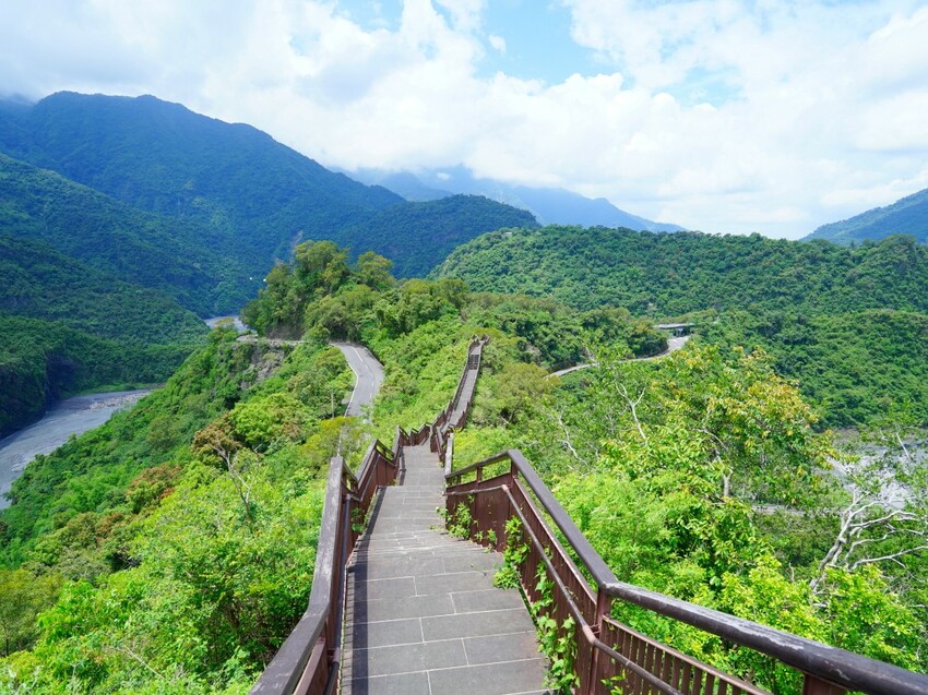 高雄市茂林區走訪多納高吊橋、小長城步道、瑪姿餐廳｜秘境景點＋原民美食全攻略！【高雄多納部落一日遊】