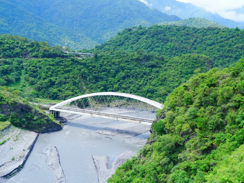 高雄市茂林區走訪多納高吊橋、小長城步道、瑪姿餐廳｜秘境景點＋原民美食全攻略！【高雄多納部落一日遊】