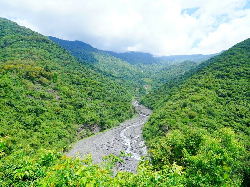 高雄市茂林區走訪多納高吊橋、小長城步道、瑪姿餐廳｜秘境景點＋原民美食全攻略！【高雄多納部落一日遊】