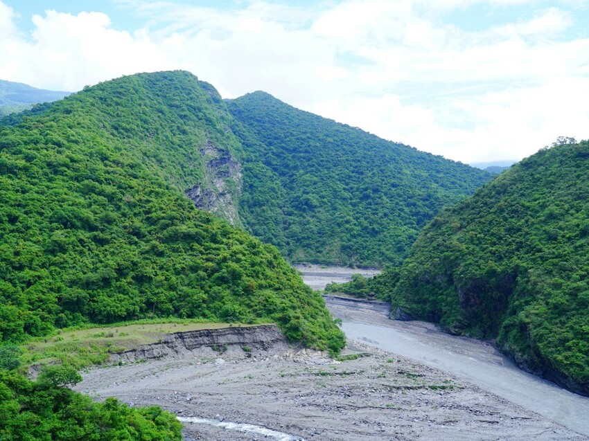 高雄市茂林區走訪多納高吊橋、小長城步道、瑪姿餐廳｜秘境景點＋原民美食全攻略！【高雄多納部落一日遊】