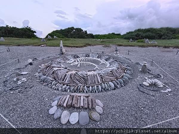 精彩絕倫的2025曼波新城太平洋國際疊石藝術季/利用七星潭海