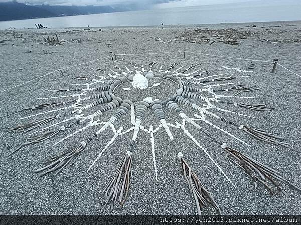 精彩絕倫的2025曼波新城太平洋國際疊石藝術季/利用七星潭海