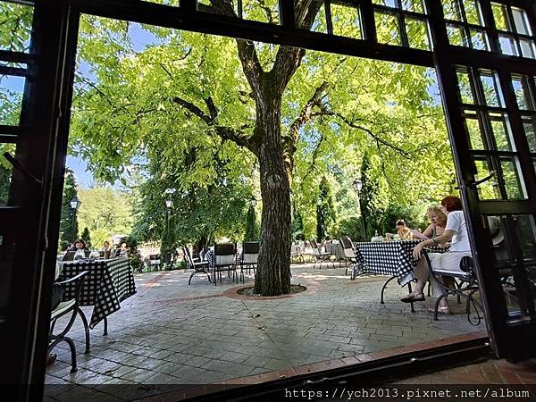 Conacul Maldar飯店景觀餐廳午餐，還有多種溫帶水