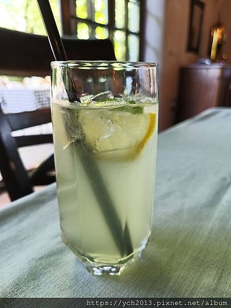 Conacul Maldar飯店景觀餐廳午餐，還有多種溫帶水