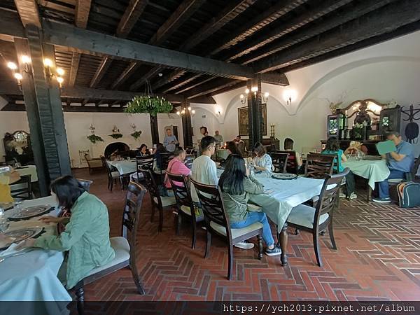 Conacul Maldar飯店景觀餐廳午餐，還有多種溫帶水