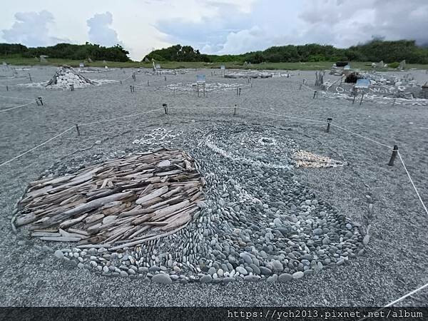 精彩絕倫的2025曼波新城太平洋國際疊石藝術季/利用七星潭海