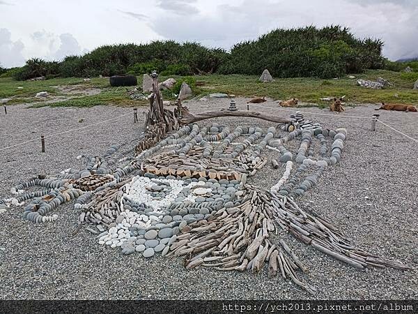 精彩絕倫的2025曼波新城太平洋國際疊石藝術季/利用七星潭海