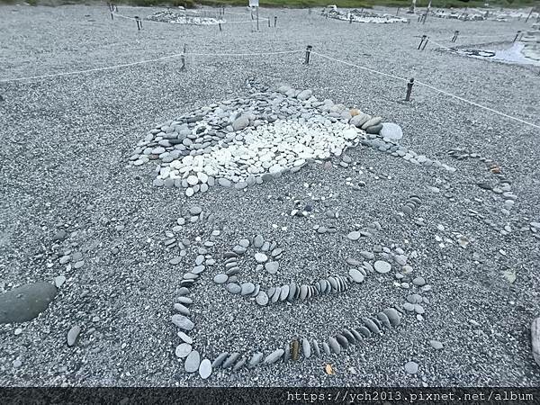 精彩絕倫的2025曼波新城太平洋國際疊石藝術季/利用七星潭海