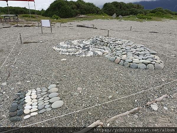 精彩絕倫的2025曼波新城太平洋國際疊石藝術季/利用七星潭海