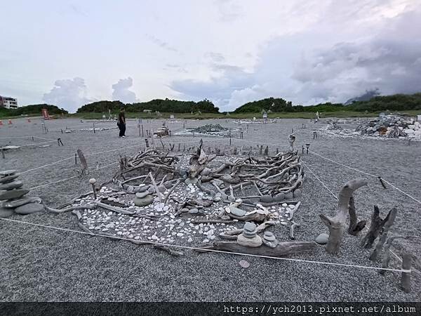 精彩絕倫的2025曼波新城太平洋國際疊石藝術季/利用七星潭海