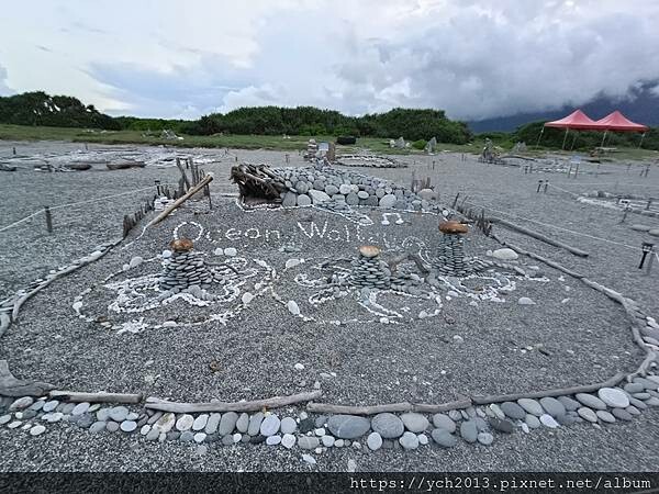 精彩絕倫的2025曼波新城太平洋國際疊石藝術季/利用七星潭海