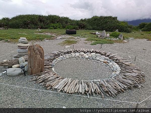 精彩絕倫的2025曼波新城太平洋國際疊石藝術季/利用七星潭海