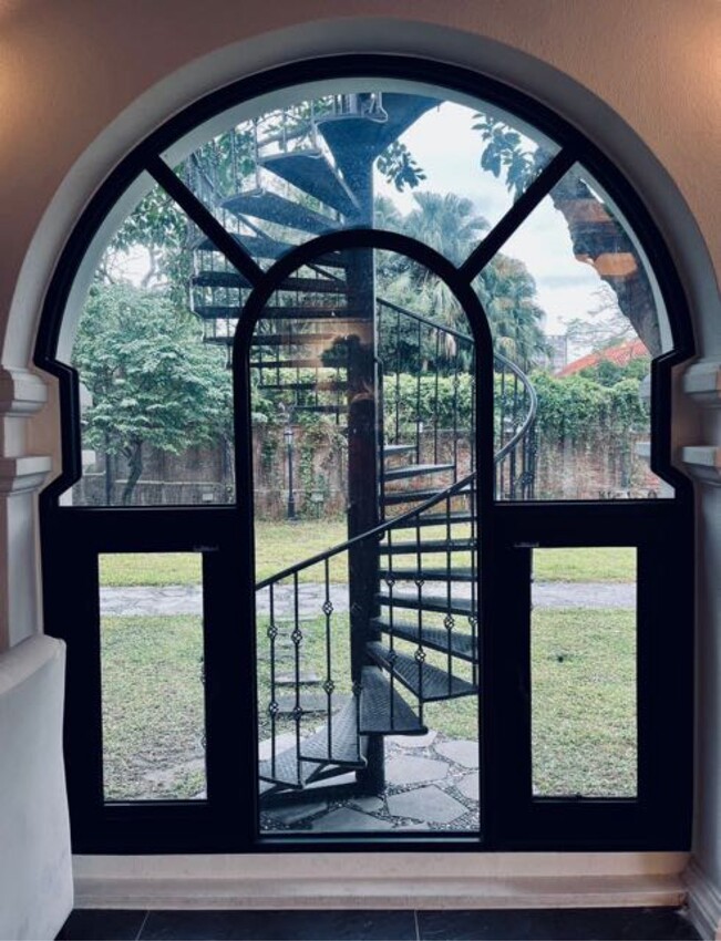 淡水巫登益美術館新北館：百年古蹟內的藝術美術館。超美庭園