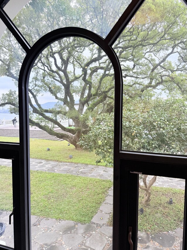 淡水巫登益美術館新北館：百年古蹟內的藝術美術館。超美庭園