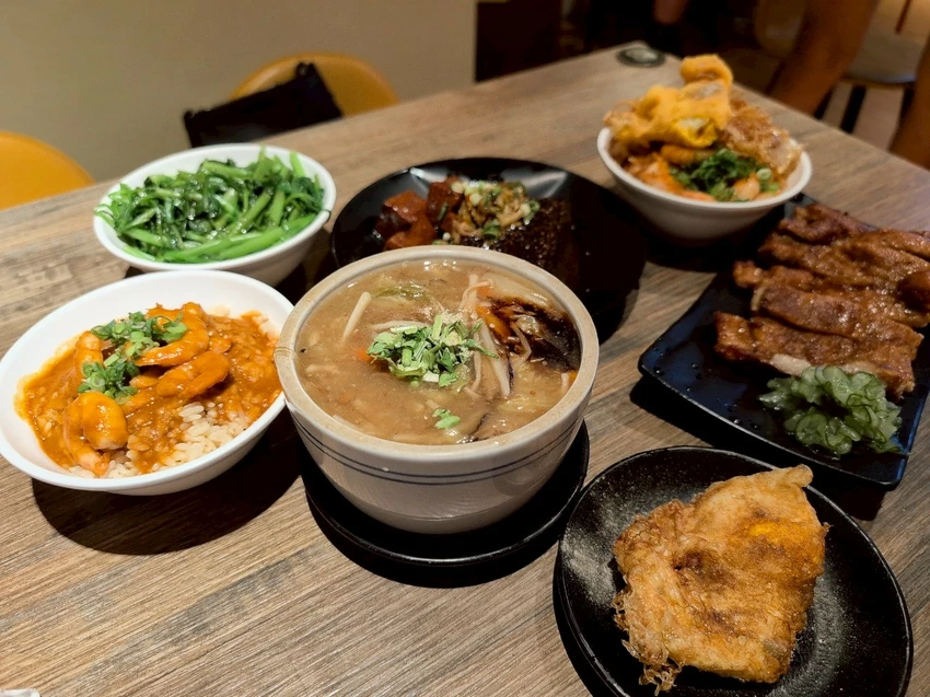 來碗銷魂過癮沾滿蛋液的蝦仁飯吧!北門-蝦仁飯·煲湯