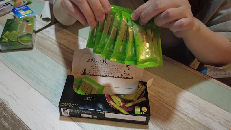 【抹茶開箱!這款竟然還能補充B群?!】森永期間限定+蛋白棒+巧克力方塊全試吃|日本 抹茶巧克力 抹茶餅乾 推薦|抹茶控必看