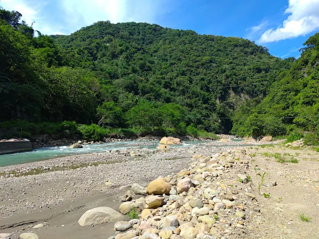 觸口天長地久橋 (阿里山國家風景區) - 地久橋下「停車場」 - 八掌溪 觸口天長地久橋 (阿里山國家風景區) - 地久橋下「停車場」 - 八掌溪