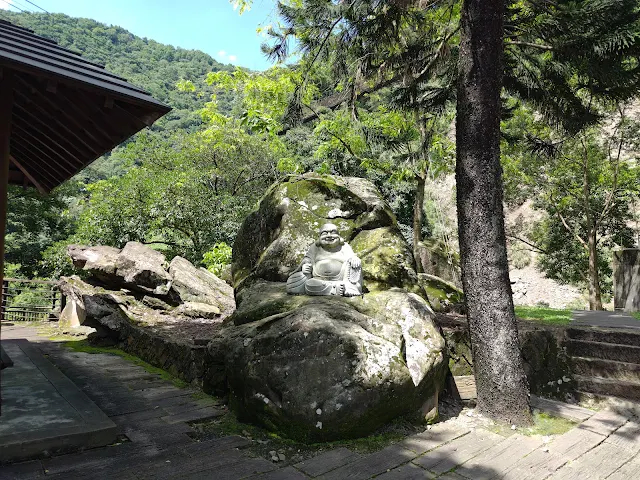 觸口天長地久橋 (阿里山國家風景區) - 彌勒佛 觸口天長地久橋 (阿里山國家風景區) - 彌勒佛