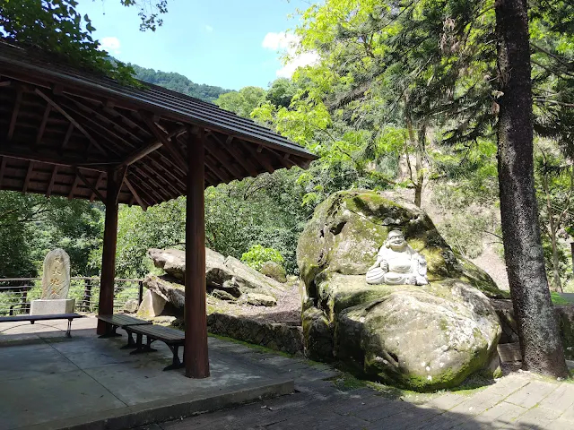觸口天長地久橋 (阿里山國家風景區) - 涼亭 - 彌勒佛 觸口天長地久橋 (阿里山國家風景區) - 涼亭 - 彌勒佛